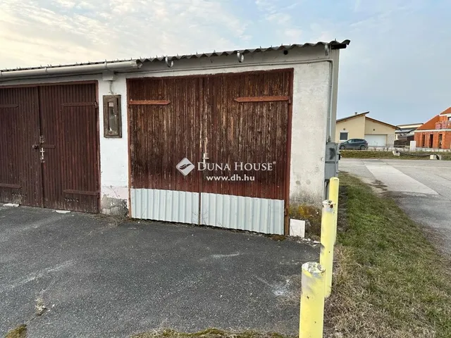 Eladó garázs Tiszaújváros 36 nm