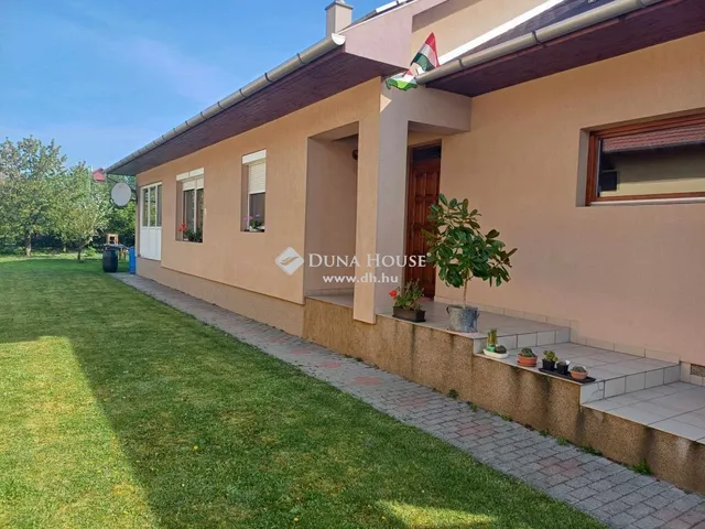 Eladó ház Szirmabesenyő 120 nm