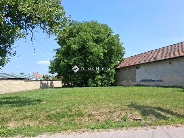 Eladó telek Szikszó 18481 nm
