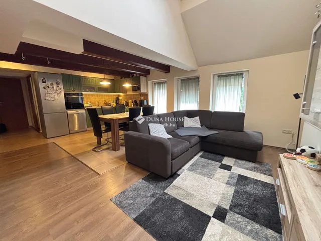 Eladó lakás Szombathely, Gyöngyöshermán, Szent István király u. 104 nm