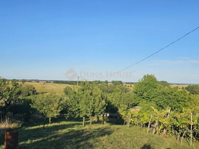 Eladó telek Csepreg 2170 nm