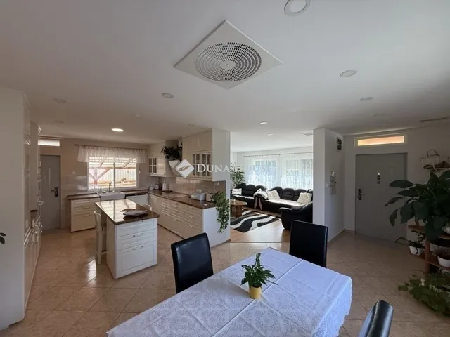 Eladó ház Budapest XVII. kerület, Rákoscsaba-Újtelep 140 nm