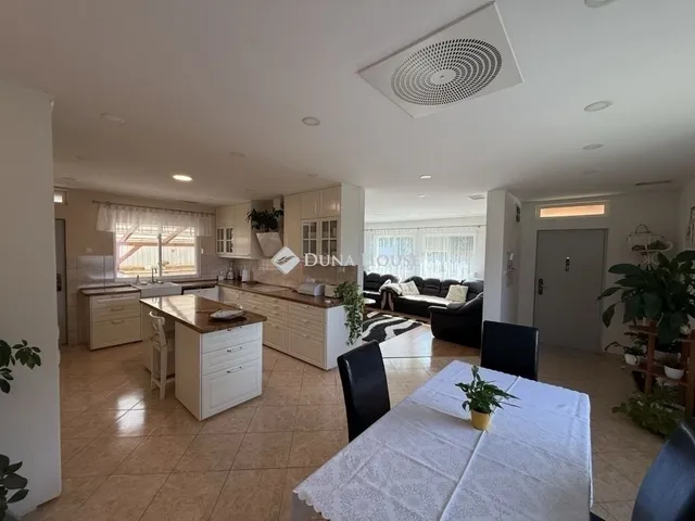 Eladó ház Budapest XVII. kerület, Rákoscsaba-Újtelep 140 nm