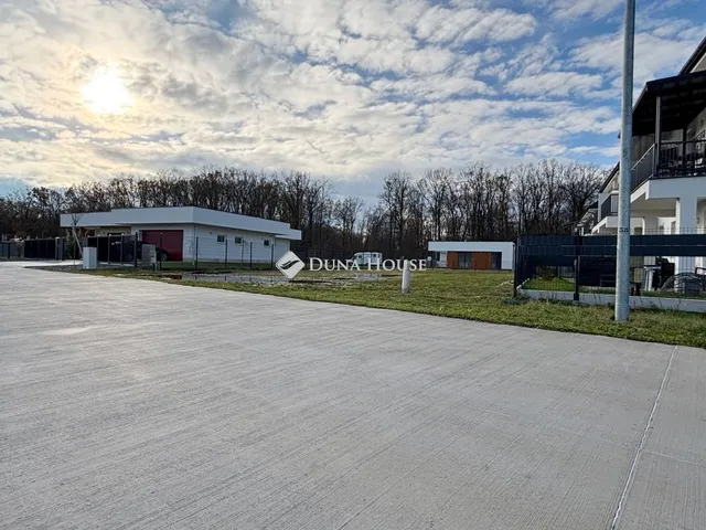 Eladó telek Sárvár 676 nm