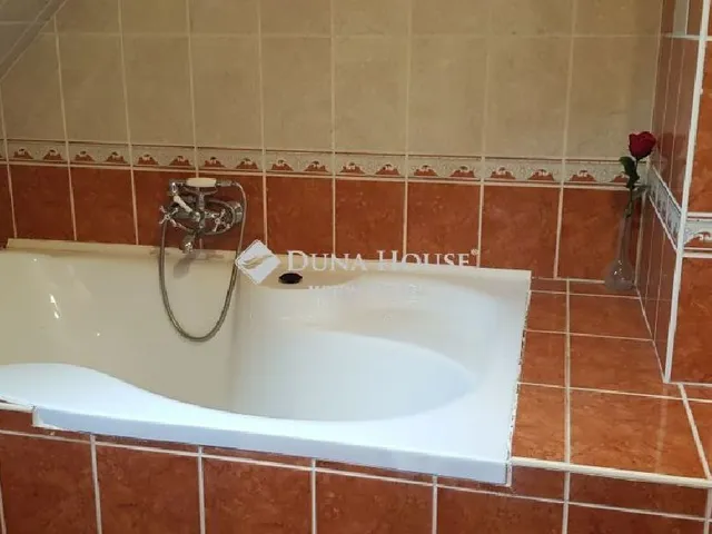 Eladó ház Pócsmegyer 142 nm