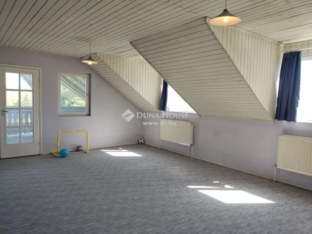 Eladó ház Dunabogdány 261 nm