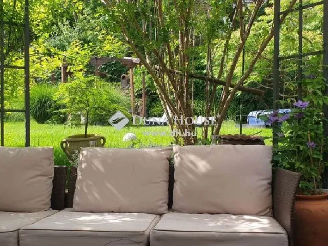 Eladó ház Leányfalu 195 nm