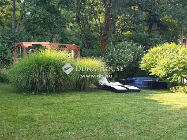 Eladó ház Leányfalu 195 nm