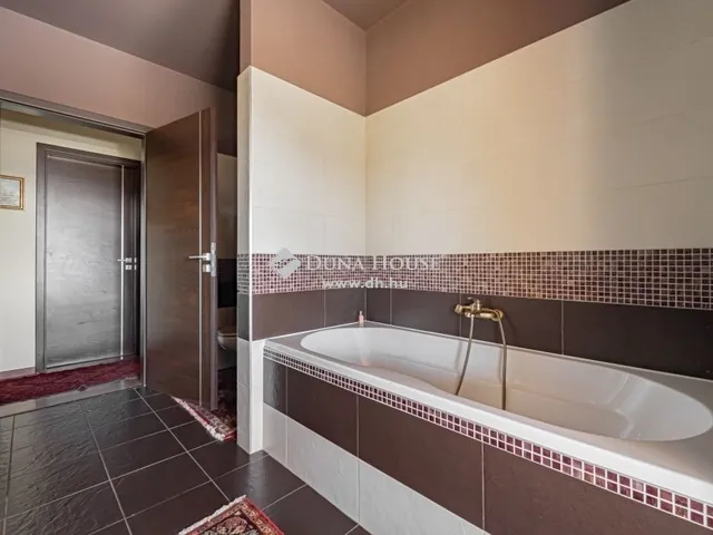 Eladó ház Szentendre 325 nm