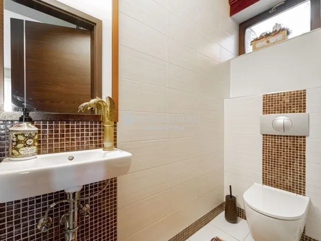 Eladó ház Szentendre 325 nm