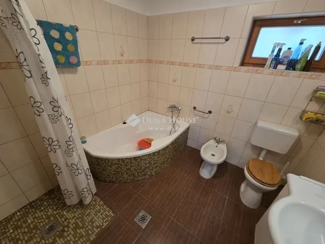 Eladó ház Leányfalu 210 nm