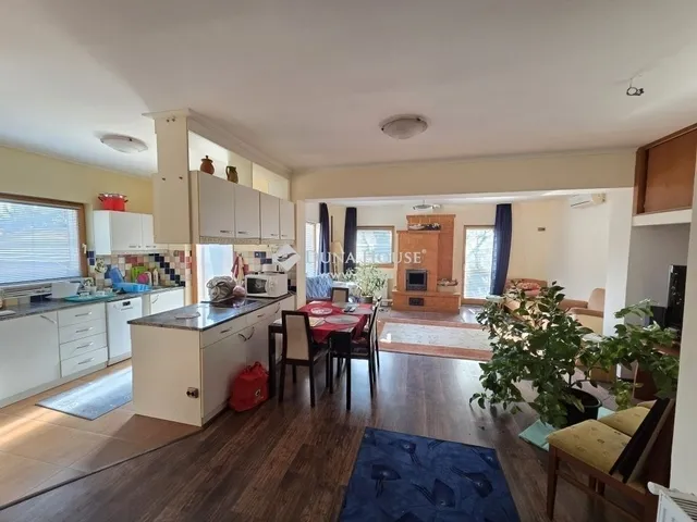 Eladó ház Leányfalu 210 nm