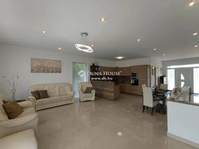 Eladó ház Pomáz 208 nm