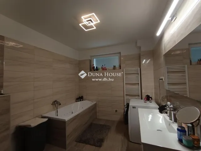 Eladó ház Pomáz 208 nm