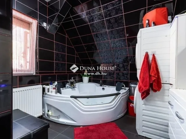 Eladó ház Gyömrő 278 nm