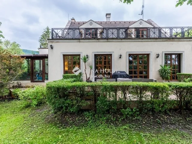 Eladó ház Leányfalu 250 nm