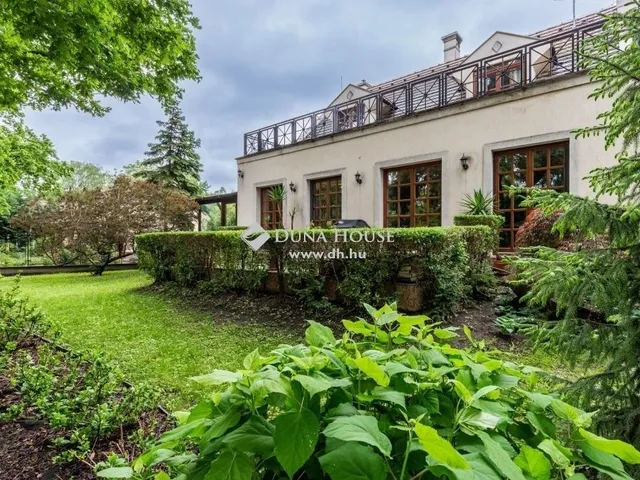 Eladó ház Leányfalu 250 nm