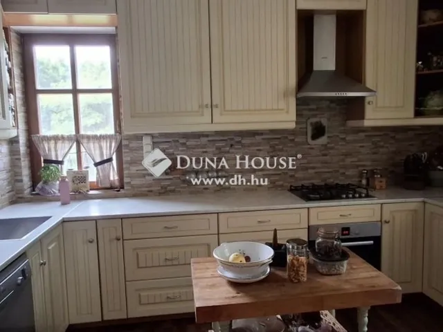 Eladó ház Leányfalu 250 nm