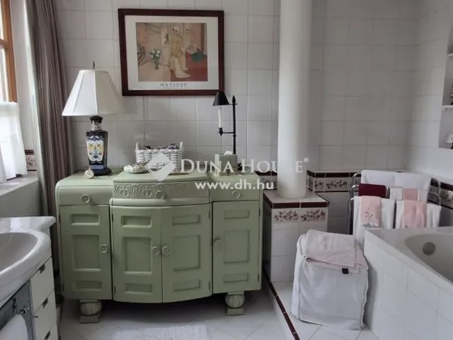 Eladó ház Leányfalu 250 nm