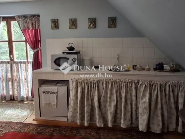 Eladó ház Leányfalu 250 nm