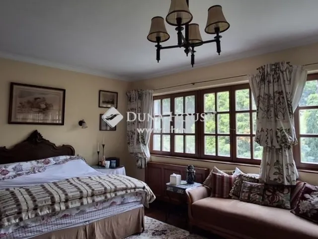 Eladó ház Leányfalu 250 nm