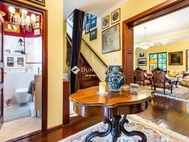 Eladó ház Leányfalu 250 nm