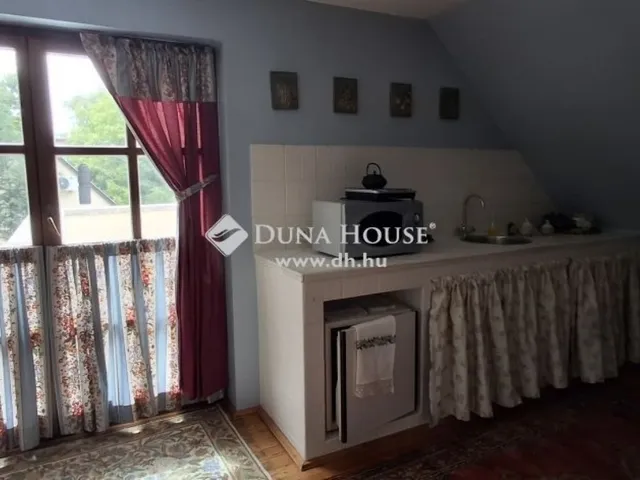 Eladó ház Leányfalu 250 nm