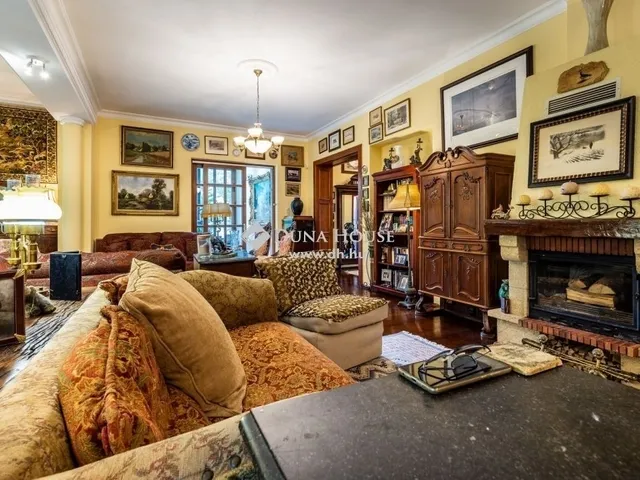 Eladó ház Leányfalu 250 nm