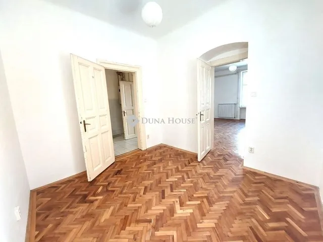 Eladó lakás Budapest III. kerület 54 nm