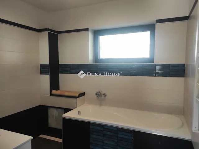 Eladó ház Mogyoród 180 nm