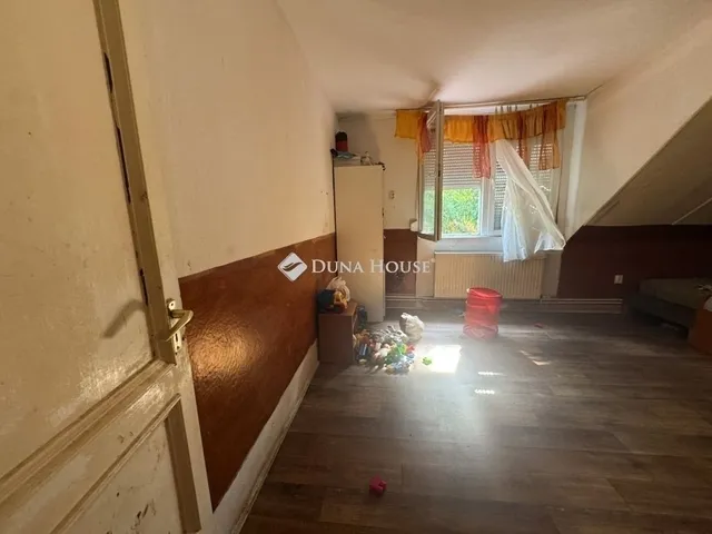 Eladó ház Budapest XV. kerület 275 nm