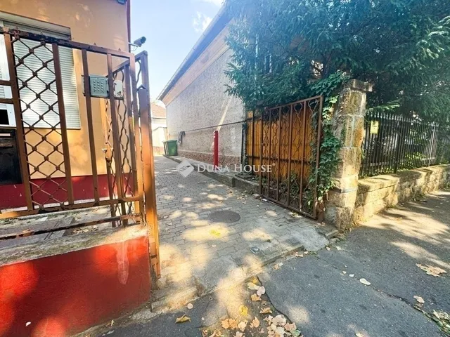 Eladó ház Budapest XV. kerület 275 nm