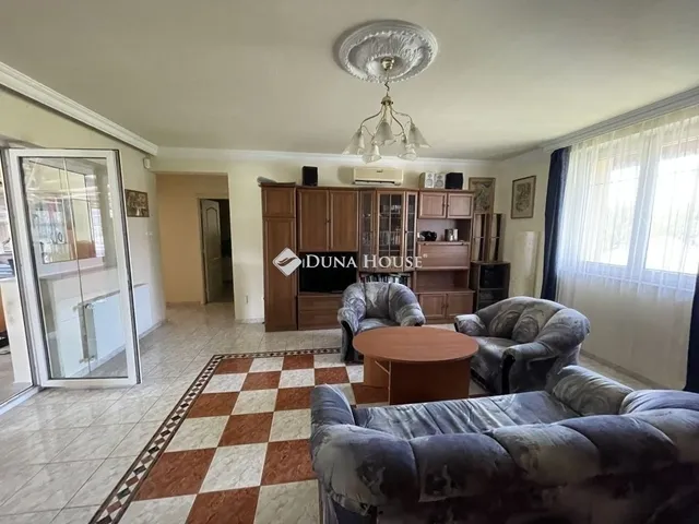 Eladó ház Budapest XV. kerület 400 nm