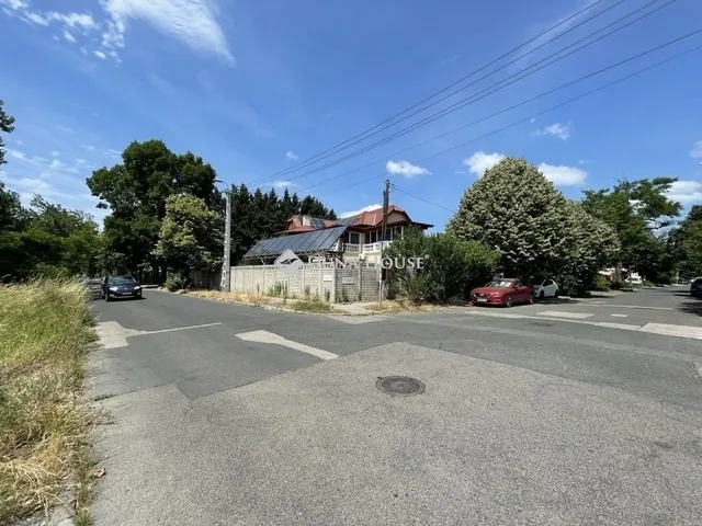 Eladó ház Budapest XV. kerület 400 nm