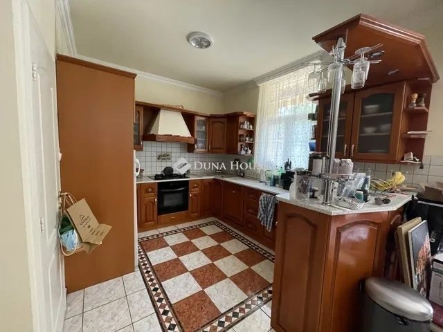 Eladó ház Budapest XV. kerület 400 nm