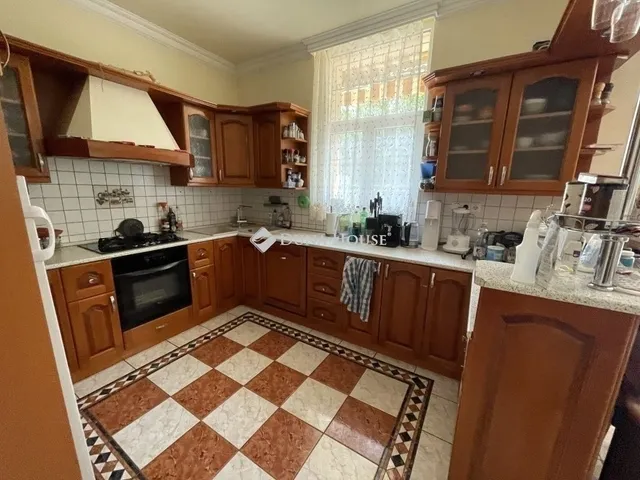 Eladó ház Budapest XV. kerület 400 nm