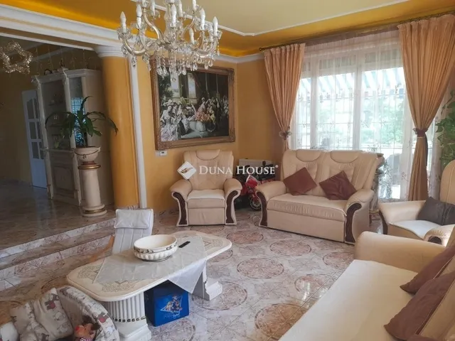 Eladó ház Budapest XV. kerület 330 nm