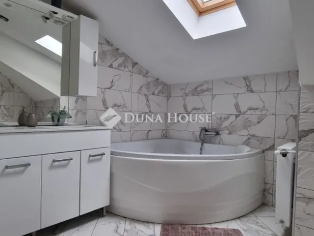 Eladó ház Budapest XV. kerület 193 nm