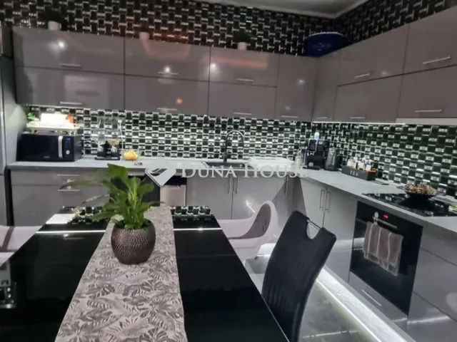 Eladó ház Budapest XV. kerület 193 nm