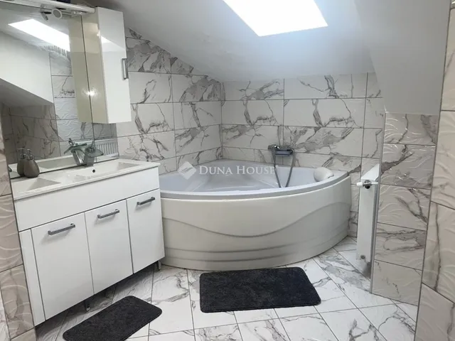 Eladó ház Budapest XV. kerület 193 nm