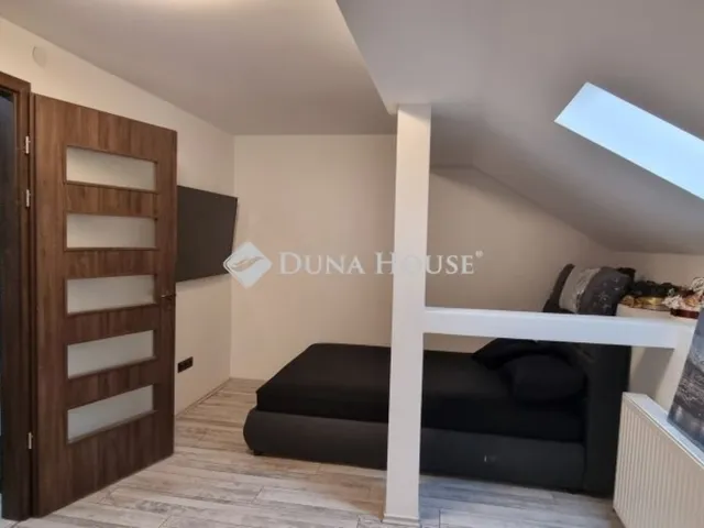 Eladó ház Budapest XV. kerület 193 nm