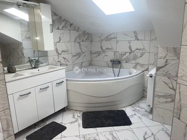 Eladó ház Budapest XV. kerület 193 nm