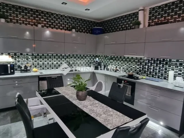 Eladó ház Budapest XV. kerület 193 nm