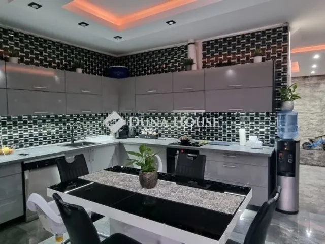 Eladó ház Budapest XV. kerület 193 nm