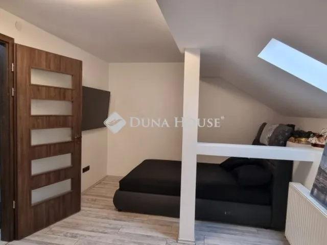 Eladó ház Budapest XV. kerület 193 nm