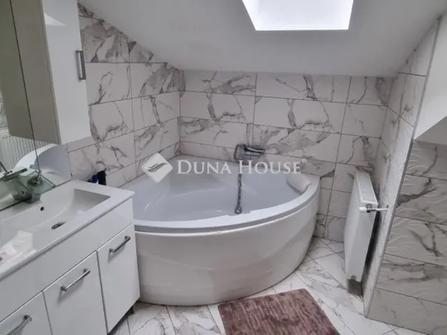 Eladó ház Budapest XV. kerület 193 nm