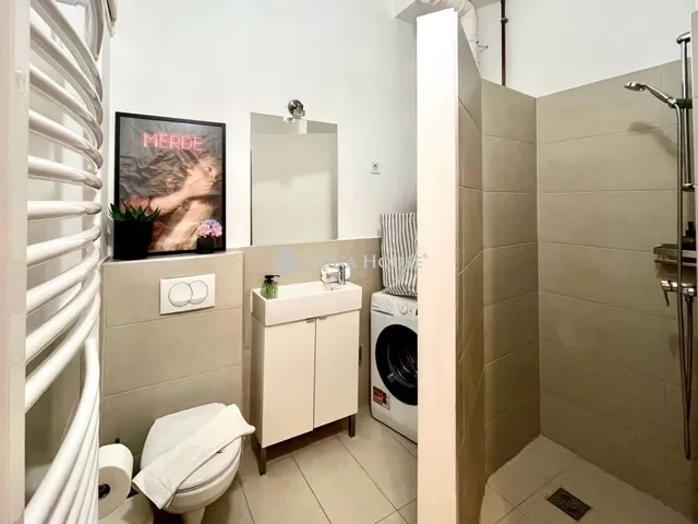 Eladó lakás Budapest VI. kerület 102 nm