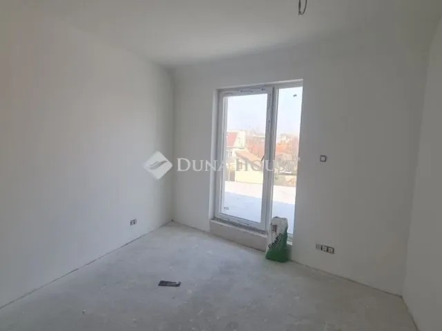 Eladó ház Budapest XV. kerület 517 nm