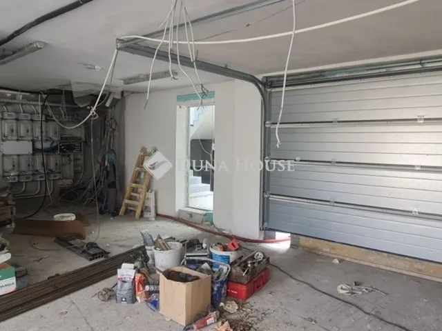 Eladó ház Budapest XV. kerület 517 nm