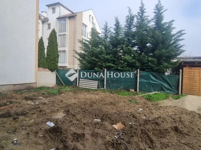 Eladó ház Budapest XV. kerület 517 nm